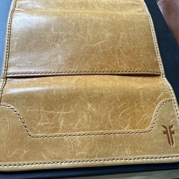 Frye Leather Wallet with Embossed Logo-  older Melissa style - Picture 4 of 8